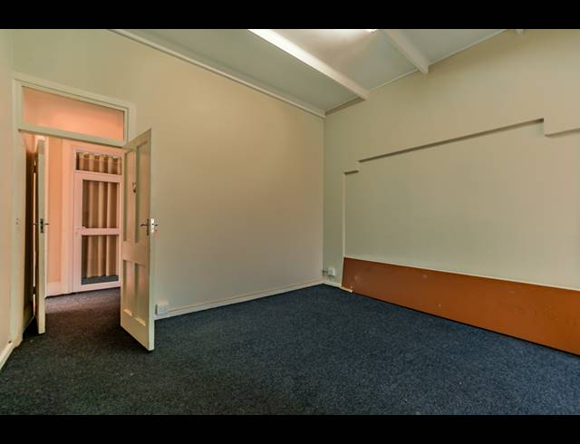 5 BEDROOM HOUSE FOR SALE IN ESSENWOOD